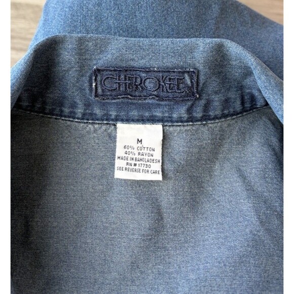 Vintage Cherokee Women’s Cropped Chambray Button Up Shirt Size M Embroidered - Picture 5 of 5